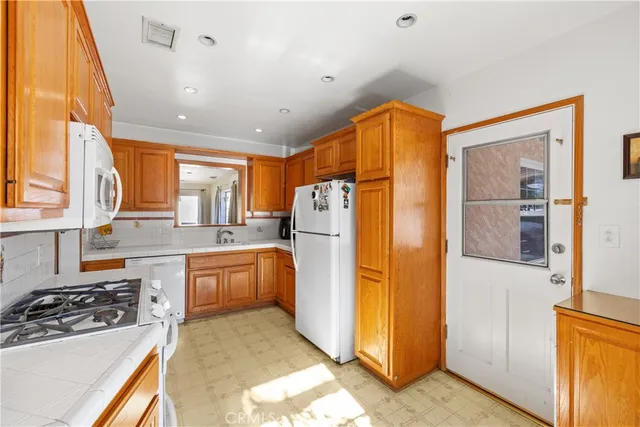 $999,000 | 17419 Leadwell Street, Lake Balboa, CA 91406