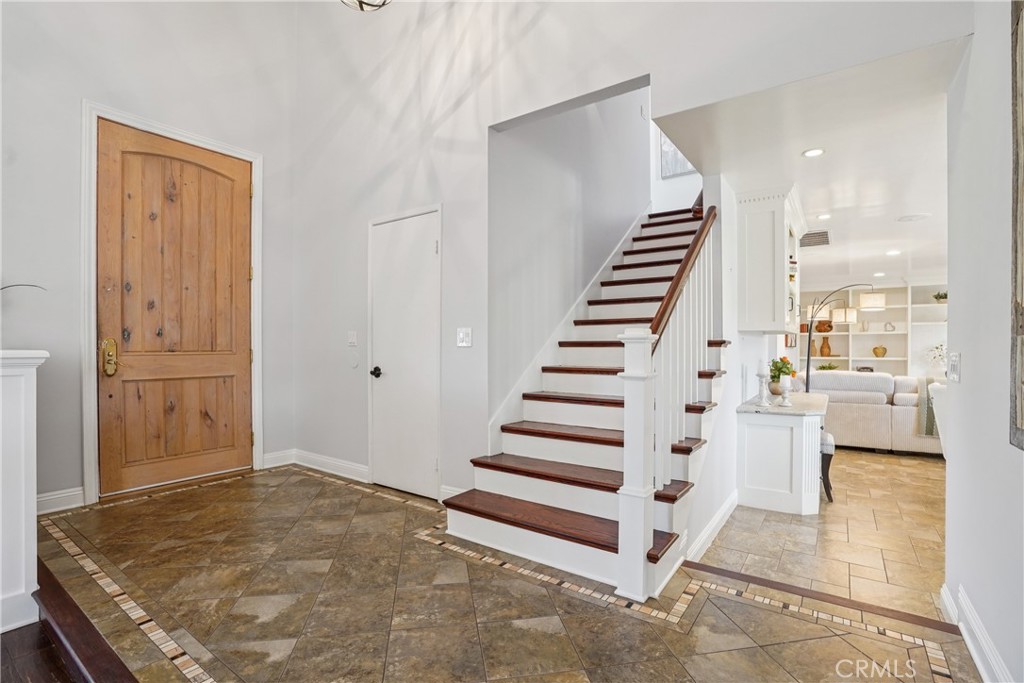 42 Kanan Road Oak Park, CA 91377 - Photo 4 of 65 Gallery Image 4