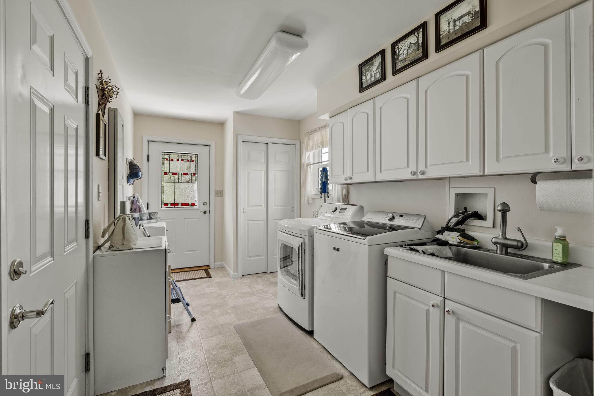 4 Eagle Circle Denver, PA 17517 - Photo 41 of 61 a kitchen with a sink stove and refrigerator