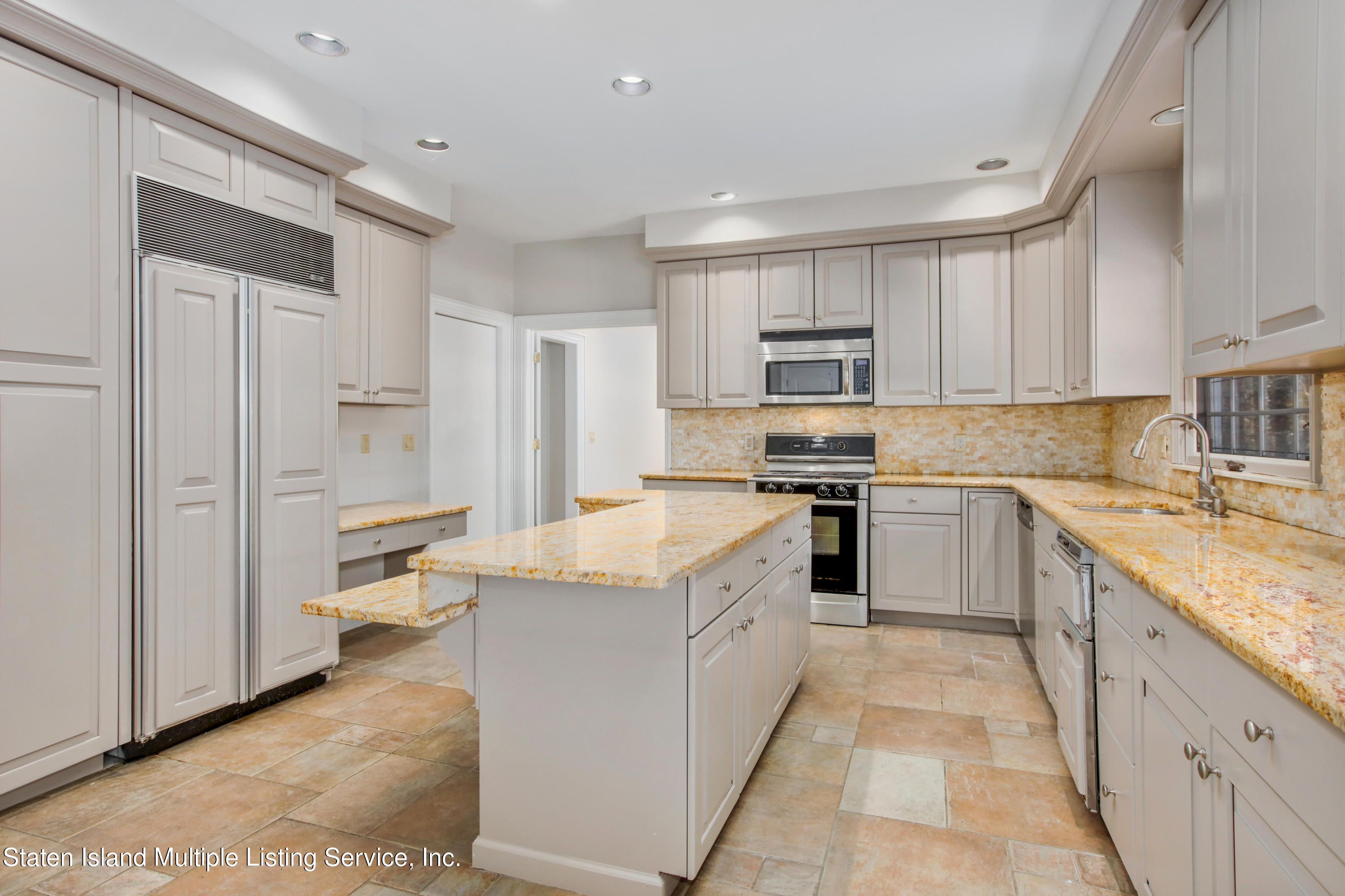 2 Circle Road Staten Island, NY 10304 - Photo 12 of 39 VMD_015