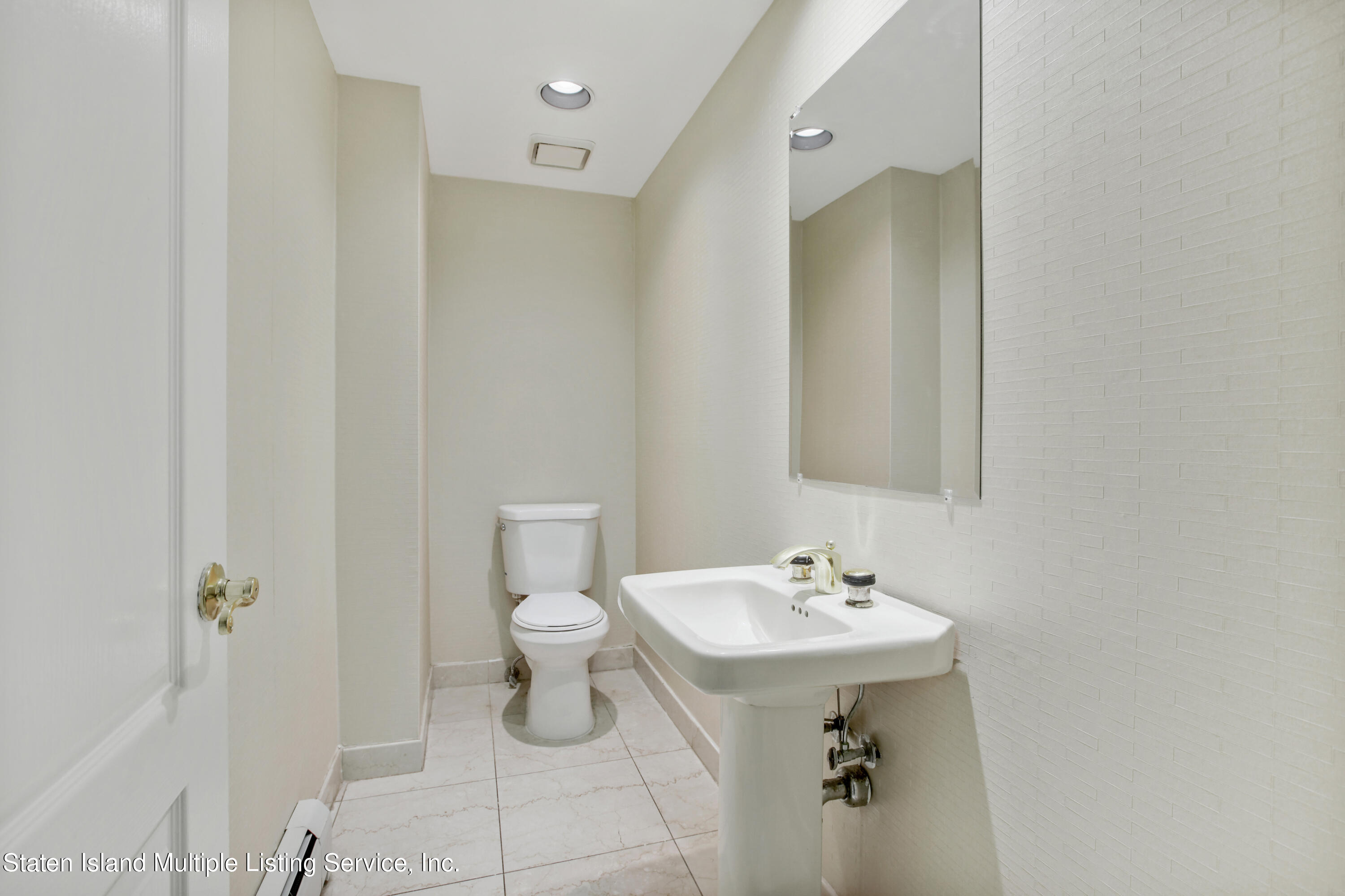 2 Circle Road Staten Island, NY 10304 - Photo 18 of 39 VMD_019