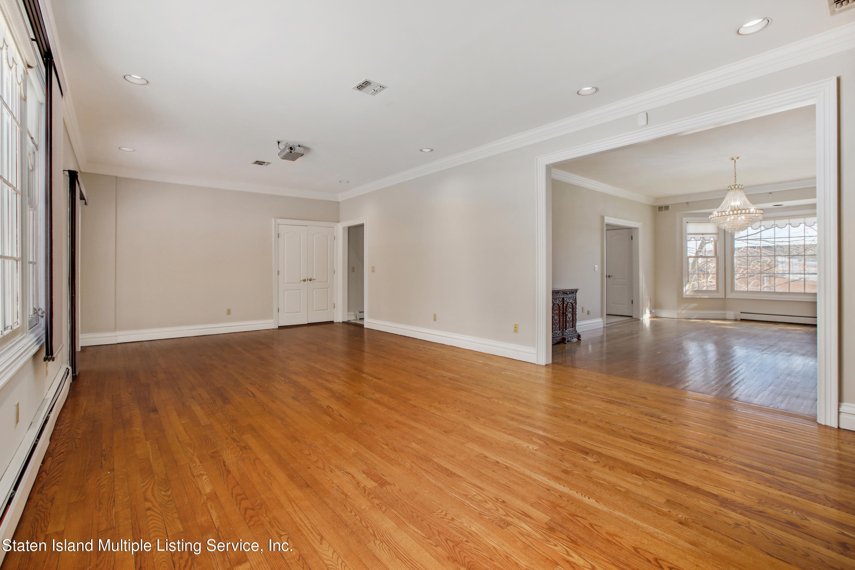 2 Circle Road Staten Island, NY 10304 - Photo 6 of 39 VMD_010