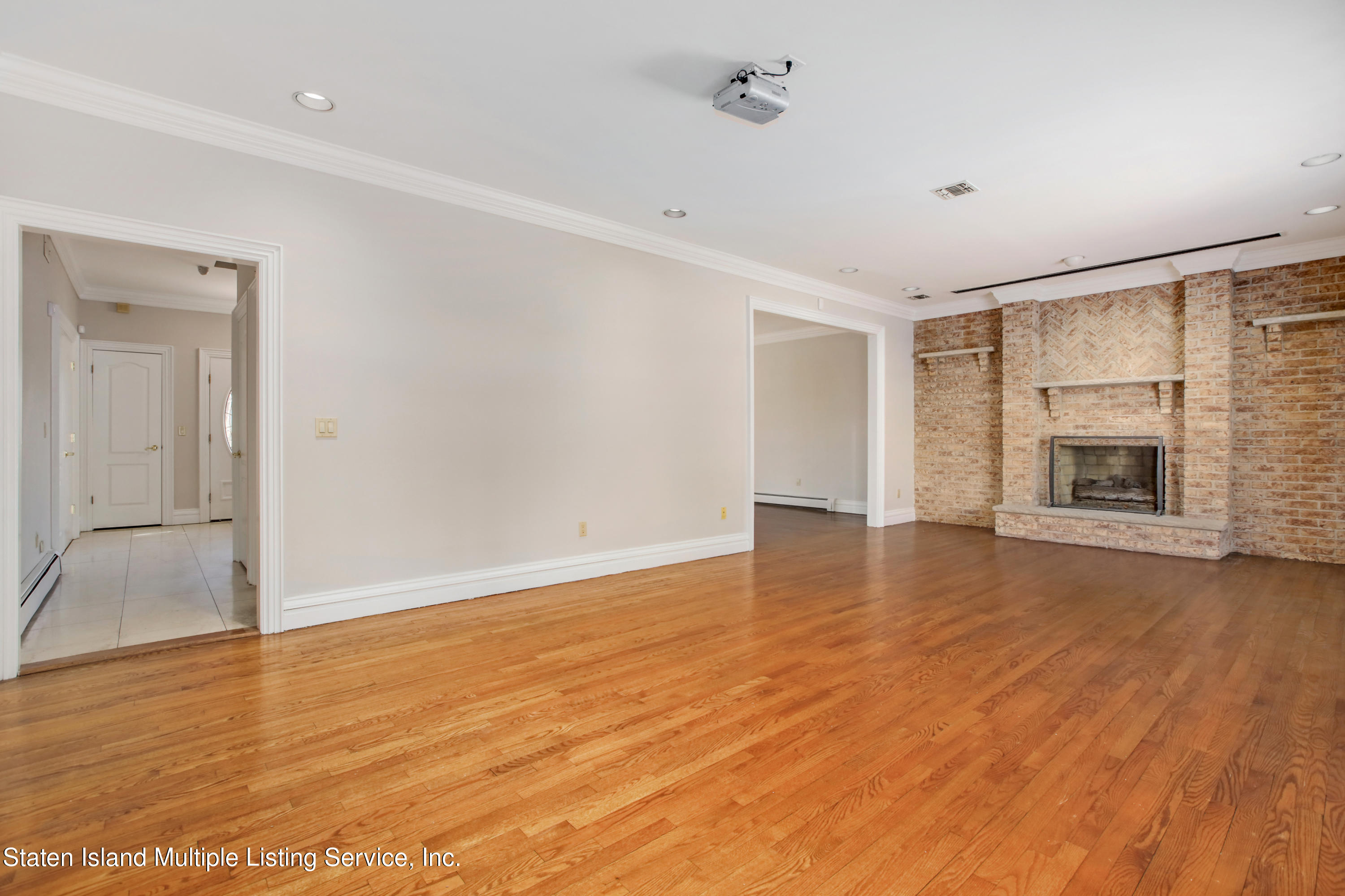 2 Circle Road Staten Island, NY 10304 - Photo 8 of 39 VMD_009