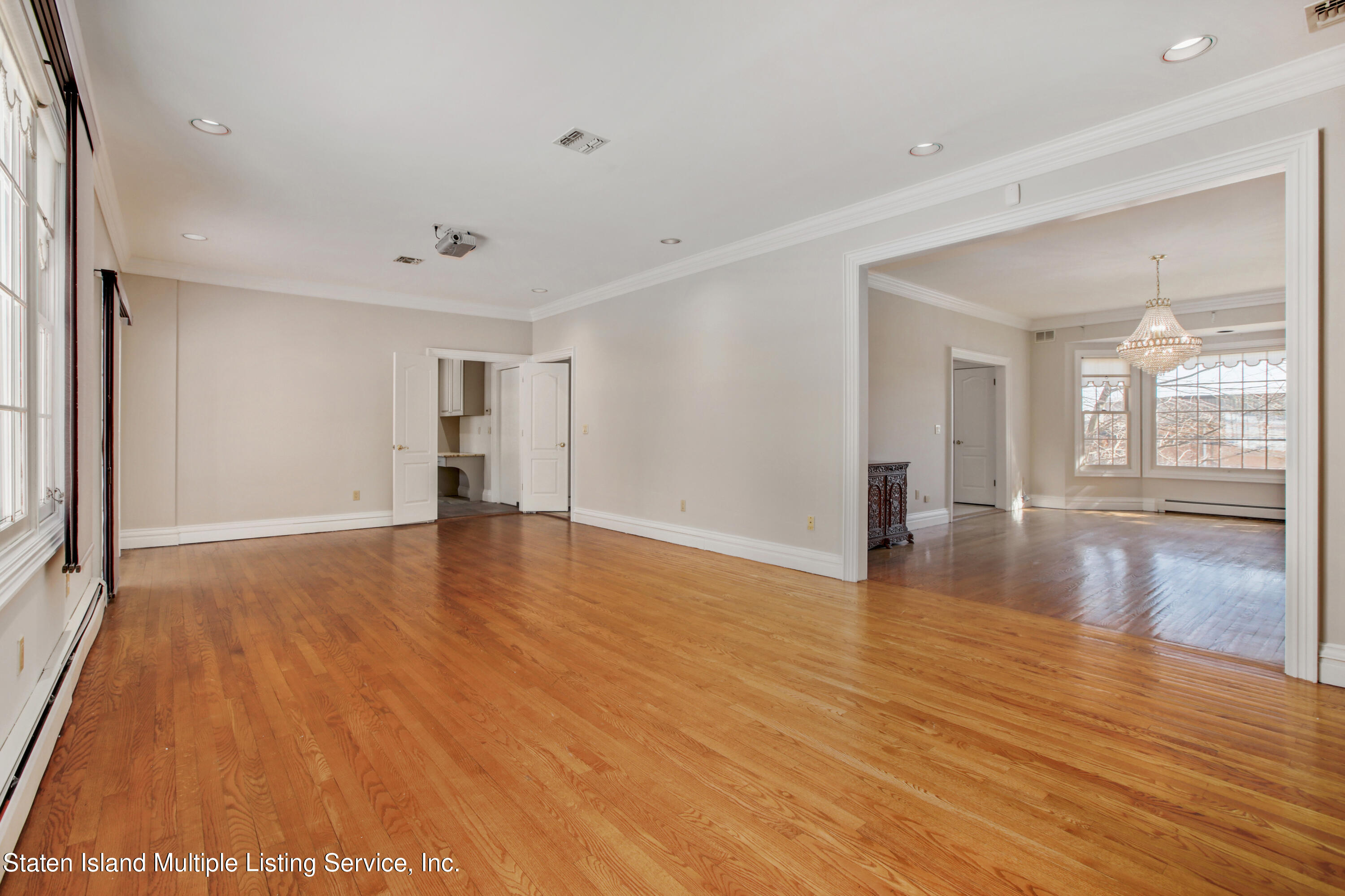 2 Circle Road Staten Island, NY 10304 - Photo 9 of 39 VMD_011