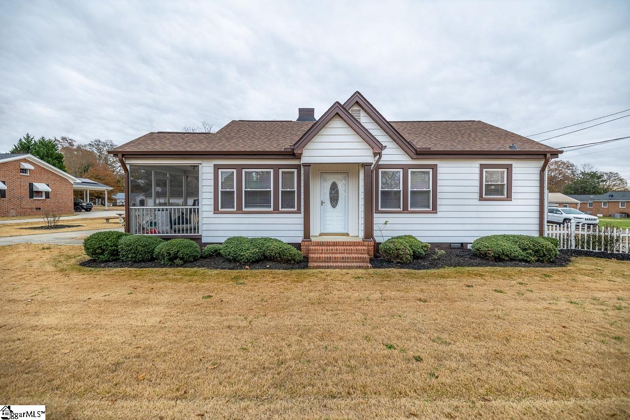 906 East Georgia Road Simpsonville, SC 29681 - Photo 1 of 29 Gallery Image 1