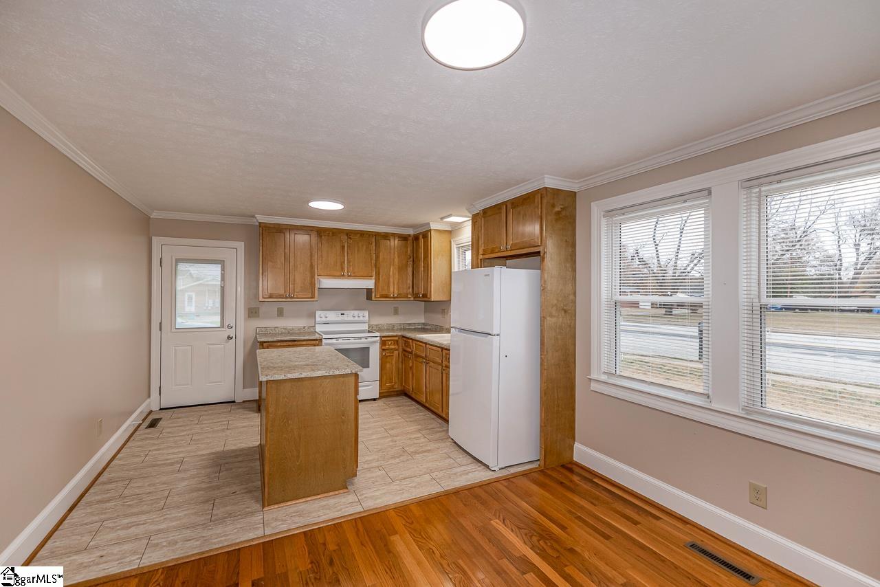 906 East Georgia Road Simpsonville, SC 29681 - Photo 11 of 29 Gallery Image 11