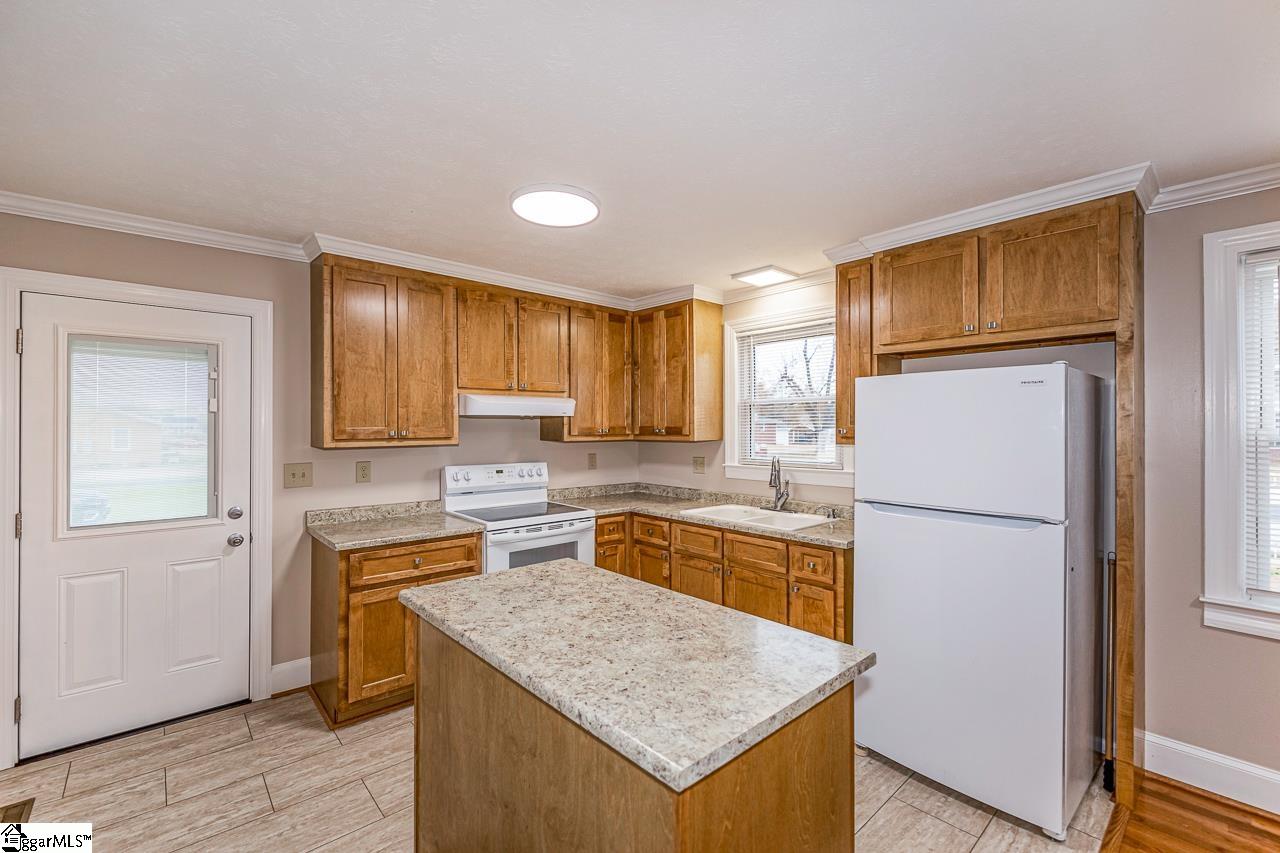 906 East Georgia Road Simpsonville, SC 29681 - Photo 13 of 29 Gallery Image 13