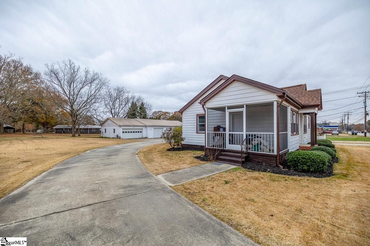 906 East Georgia Road Simpsonville, SC 29681 - Photo 7 of 29 Gallery Image 7