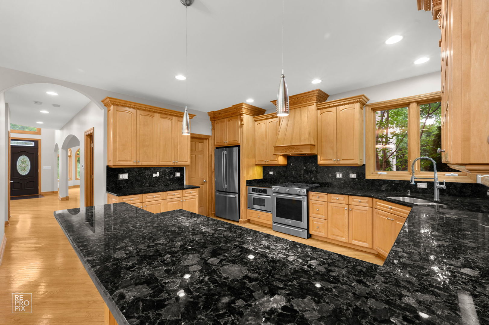 1017 Red Oak Street Addison, IL 60101 - Photo 10 of 36