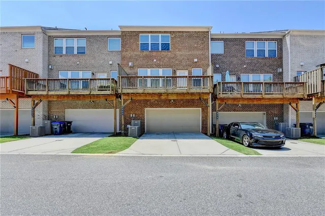 $529,900 | 860 Sunset Park Drive, Suwanee, GA 30024