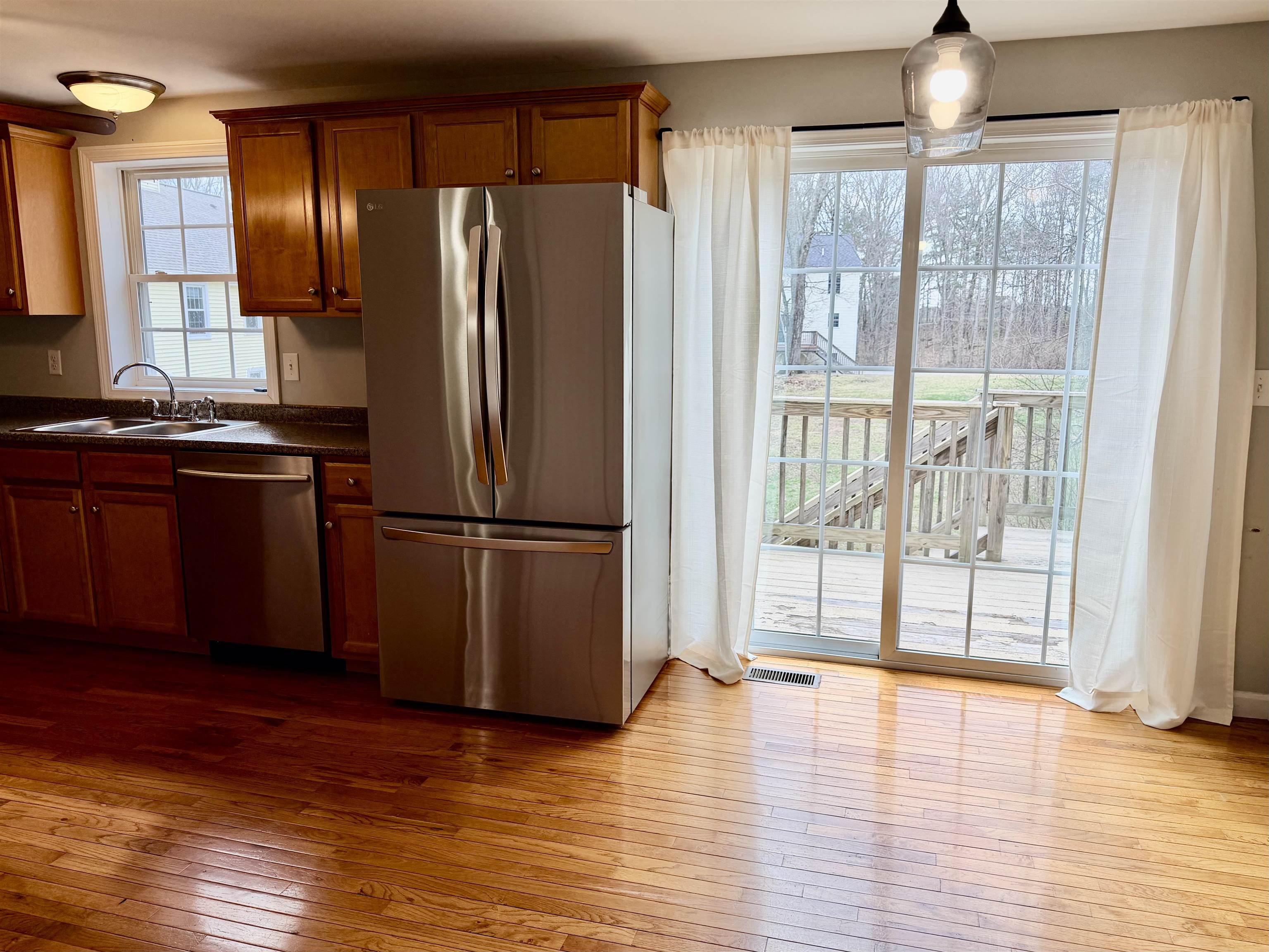 138 Exeter Road, Unit 11 Epping, NH 03042 - Photo 3 of 17