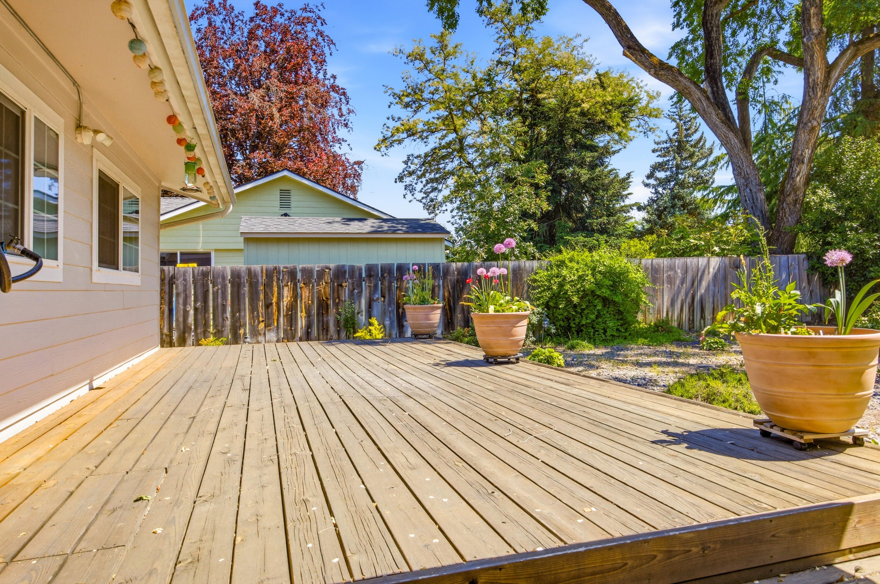 659 Herman Avenue Medford, OR 97501 - Photo 11 of 42 Deck