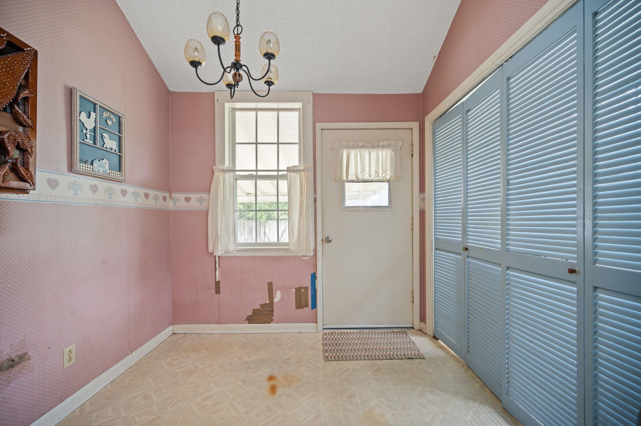 308 South Presley Street Atmore, AL 36502 - Photo 13 of 27 Entry