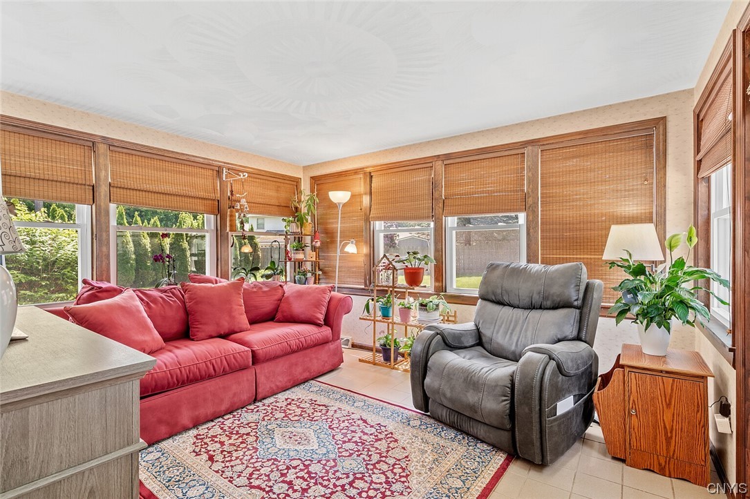 7653 Doubletree Circle Clay, NY 13212 - Photo 28 of 38 4 season room