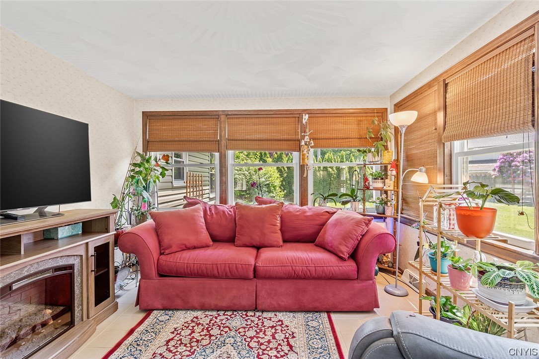 7653 Doubletree Circle Clay, NY 13212 - Photo 29 of 38 4 season room