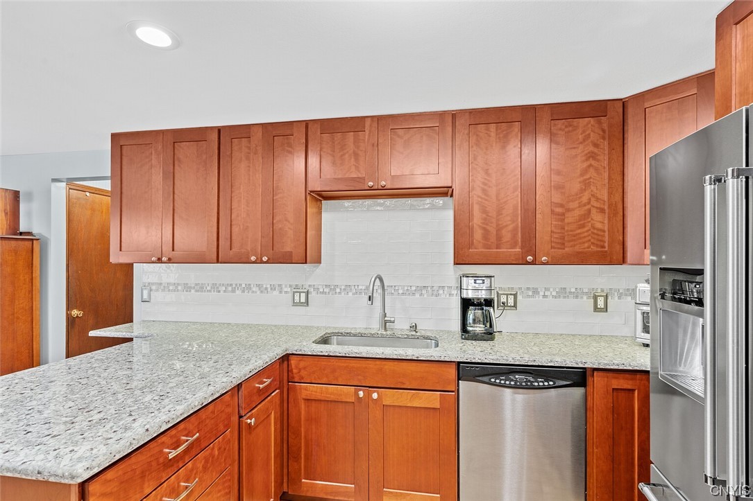 7653 Doubletree Circle Clay, NY 13212 - Photo 9 of 38