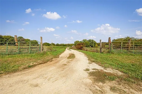 $249,000 | 14805 Southeast McBee Chappel Drive, Braymer, MO 64624