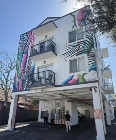 $2,100 | 948 Southwest 3rd Street, Unit 205, Miami, FL 33130