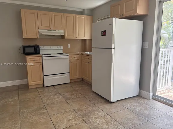 $2,100 | 948 Southwest 3rd Street, Unit 205, Miami, FL 33130