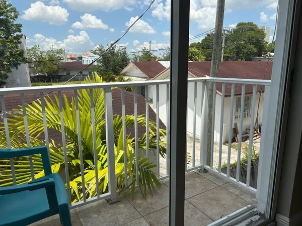 $2,100 | 948 Southwest 3rd Street, Unit 205, Miami, FL 33130