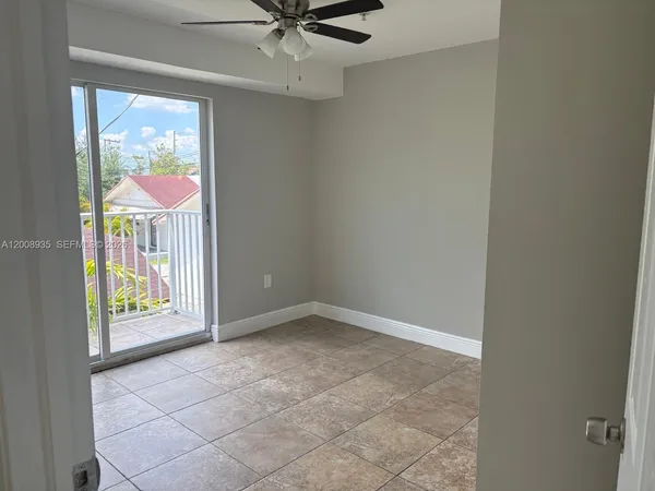 $2,100 | 948 Southwest 3rd Street, Unit 205, Miami, FL 33130