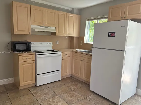 $2,100 | 948 Southwest 3rd Street, Unit 205, Miami, FL 33130