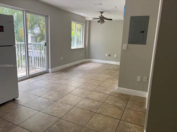 $2,100 | 948 Southwest 3rd Street, Unit 205, Miami, FL 33130
