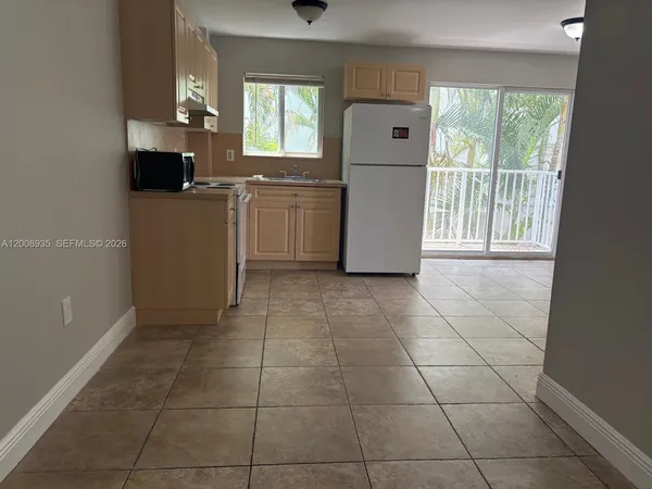 $2,100 | 948 Southwest 3rd Street, Unit 205, Miami, FL 33130