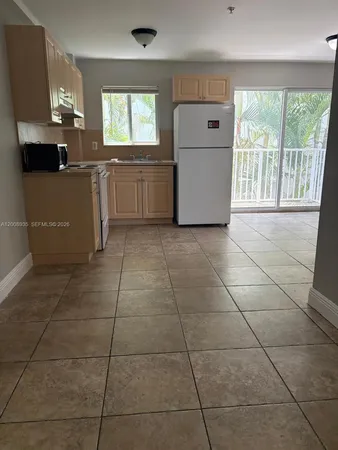 $2,100 | 948 Southwest 3rd Street, Unit 205, Miami, FL 33130