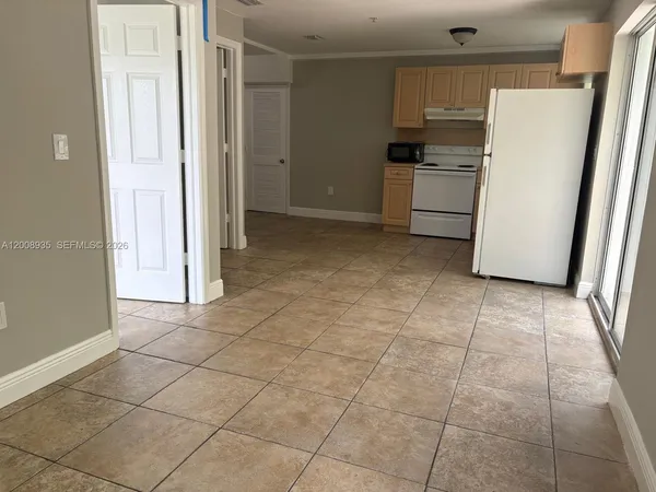 $2,100 | 948 Southwest 3rd Street, Unit 205, Miami, FL 33130