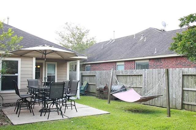 $1,950 | 2920 Emerald Brook Lane, Pearland, TX 77584
