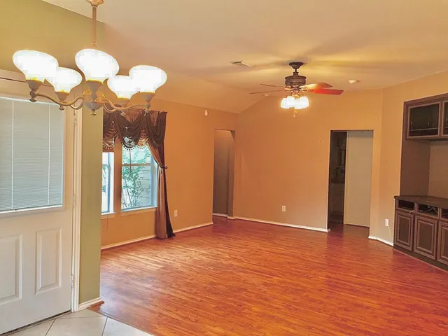 $1,950 | 2920 Emerald Brook Lane, Pearland, TX 77584