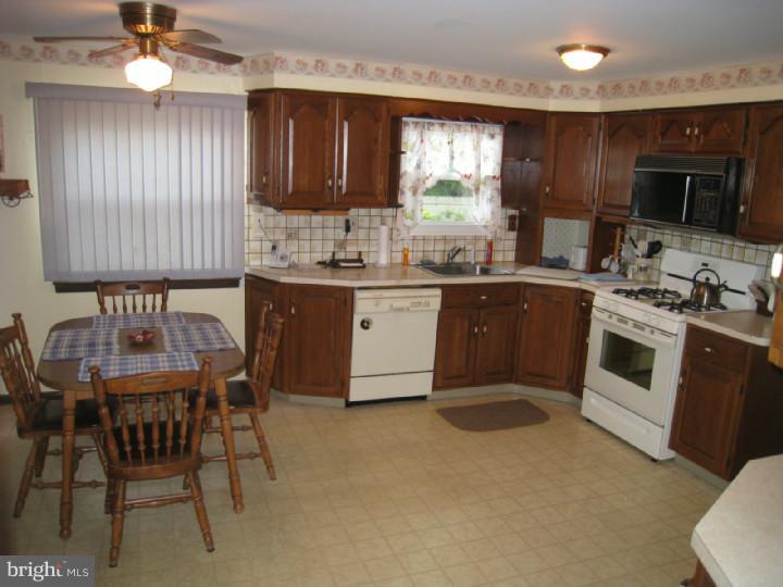 26 Candlestick Road Clementon, NJ 08021 - Photo 5 of 18 Gallery Image 5