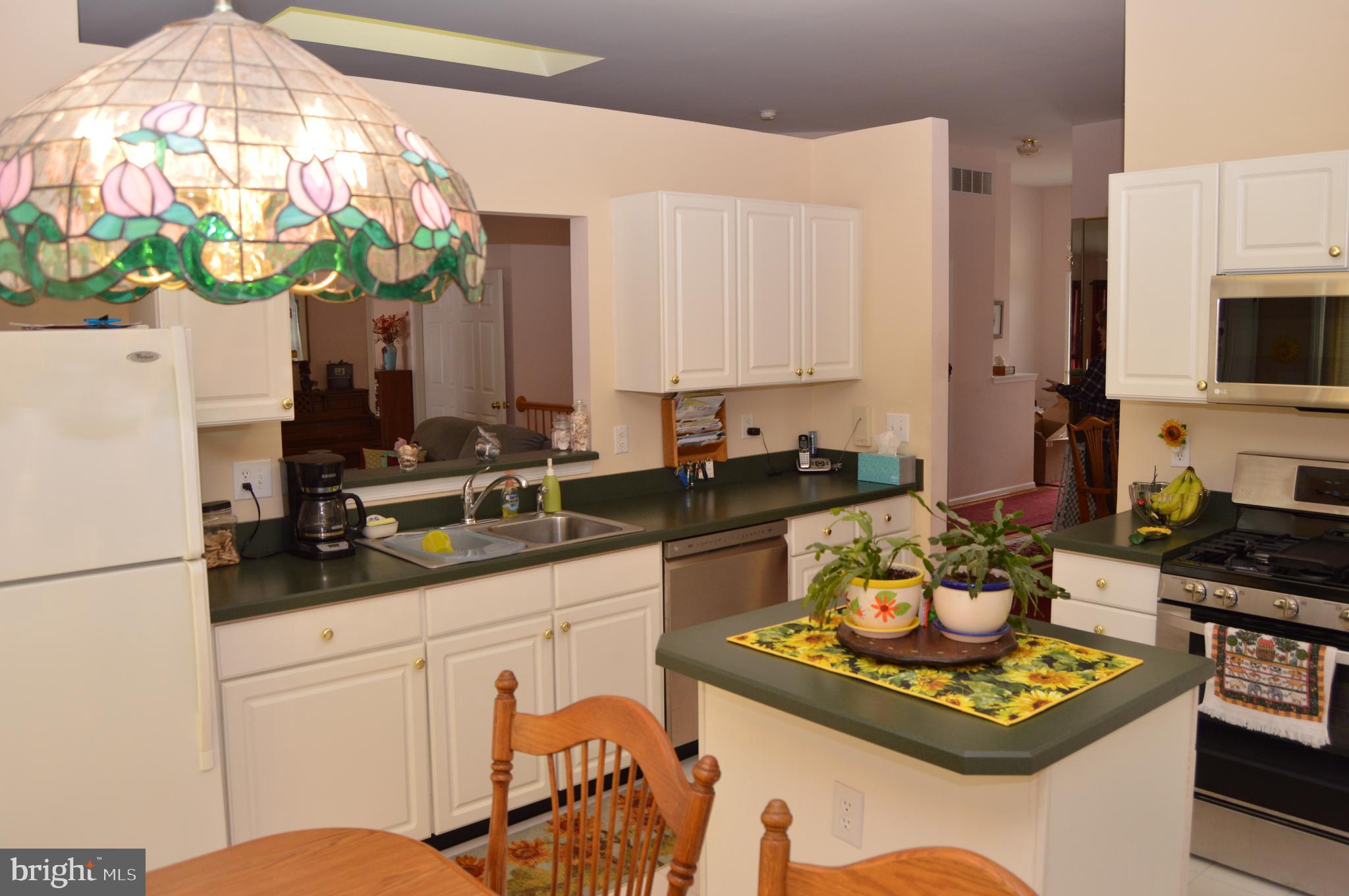 47 Raintree Drive Sicklerville, NJ 08081 - Photo 8 of 26 Large Eat-In Kitchen