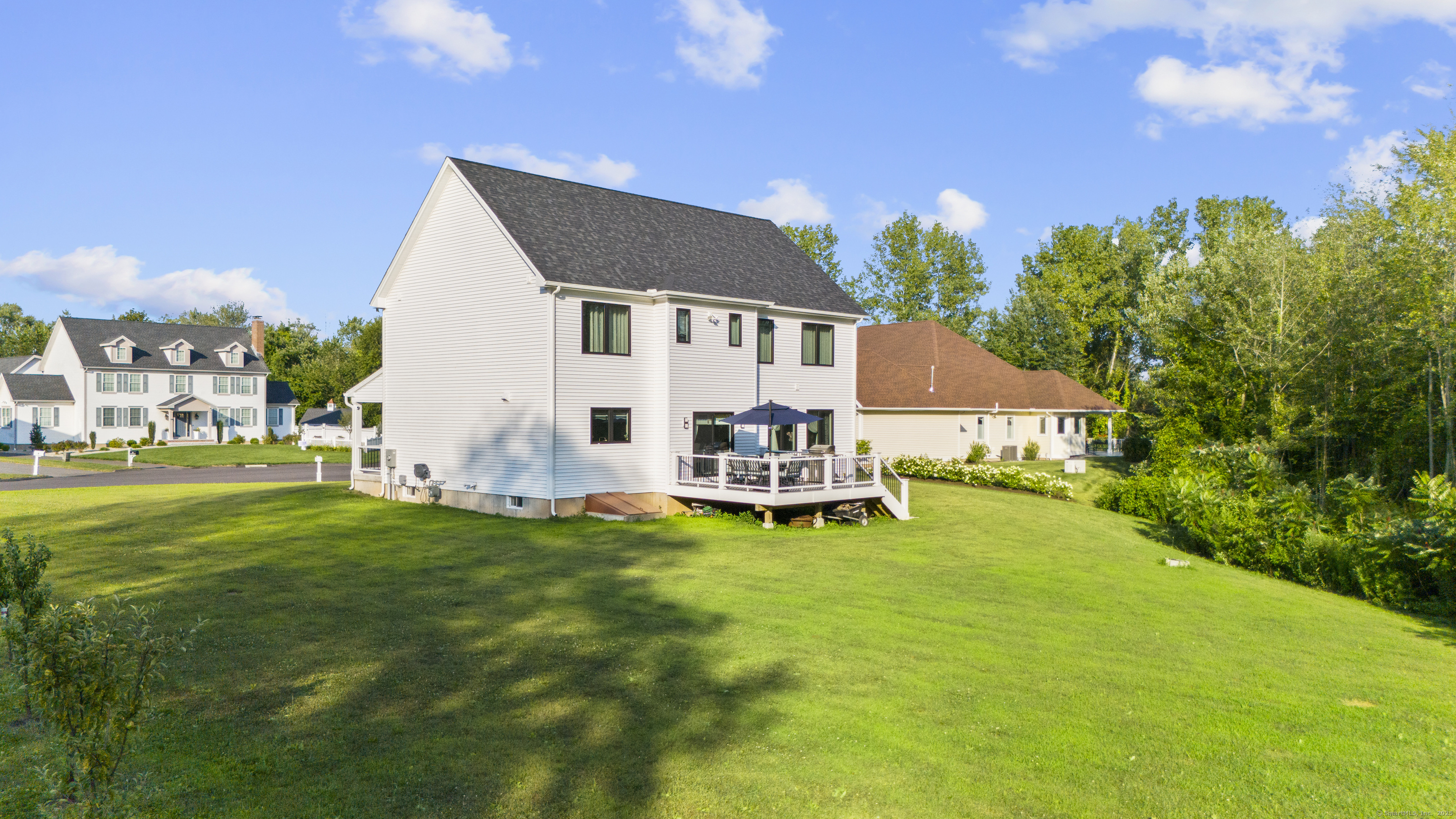 6 Vinnie Drive Wethersfield, CT 06109 - Photo 4 of 36 a view of a house with a yard