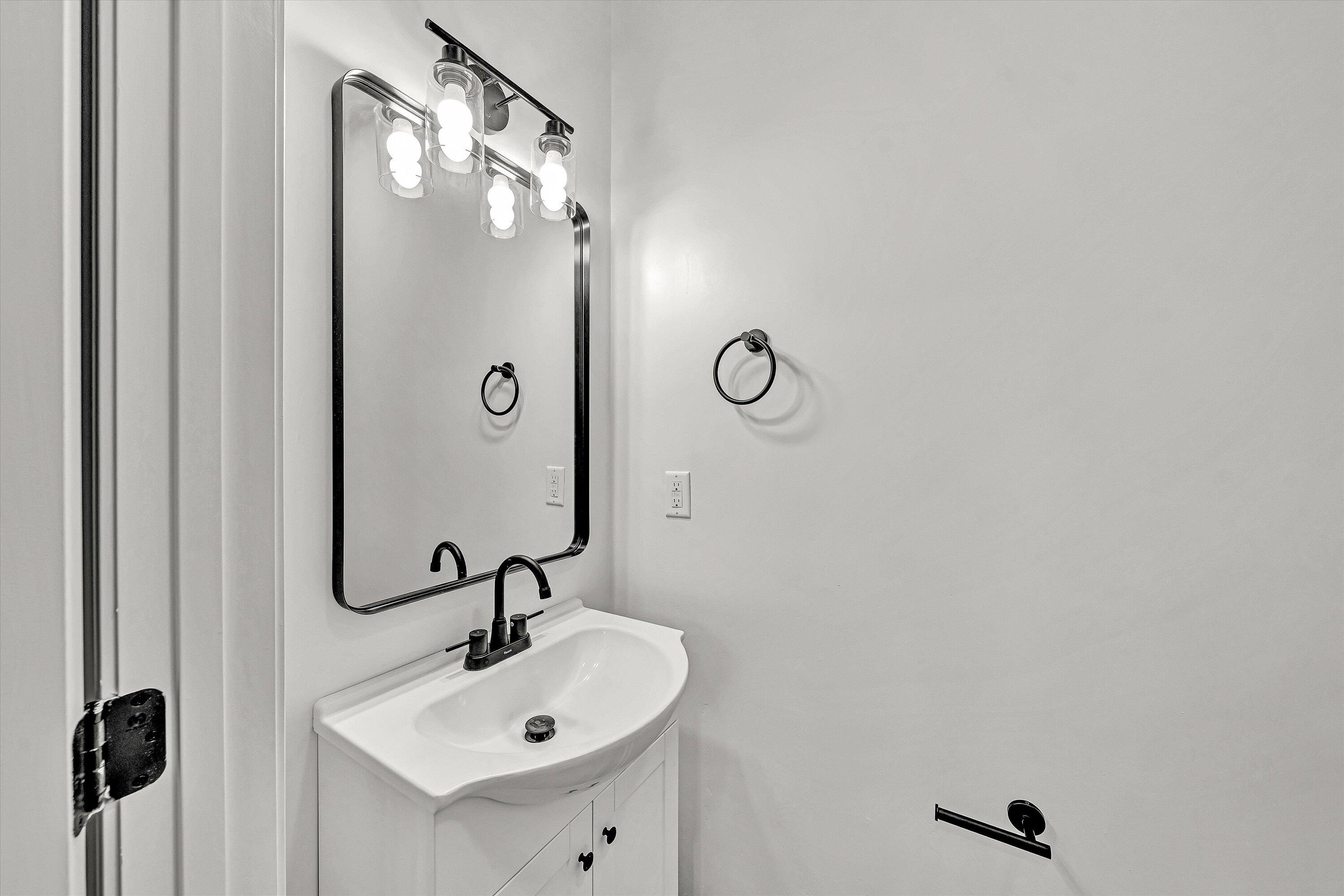 103 Bluff Court Moneta, VA 24121 - Photo 27 of 63 Half Bath