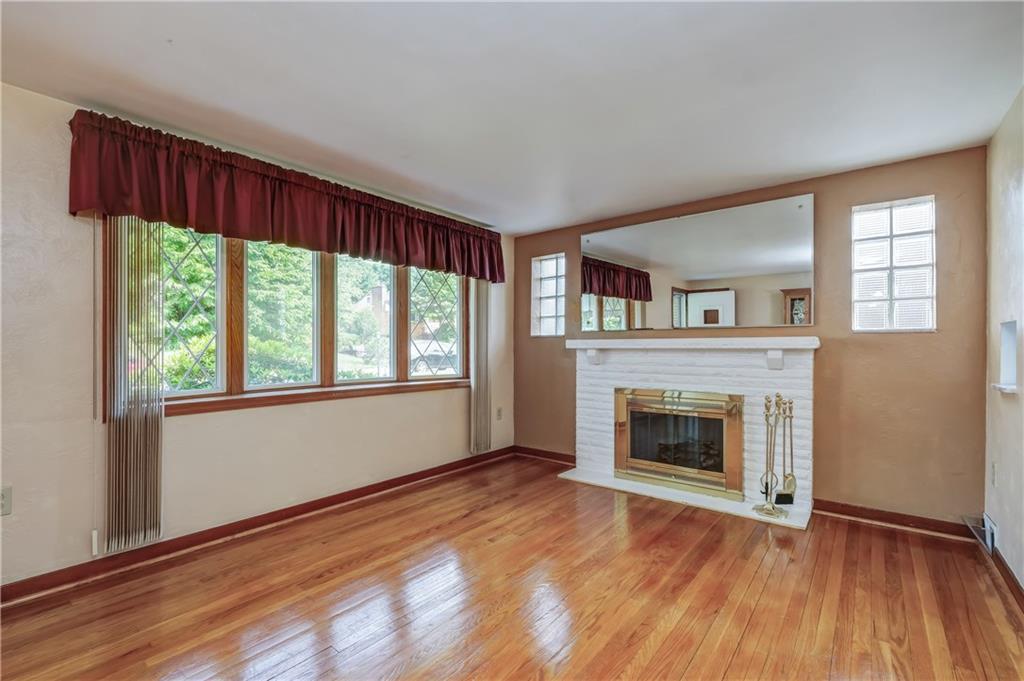 1024 Varner Road Pittsburgh, PA 15227 - Photo 3 of 25 Gallery Image 3