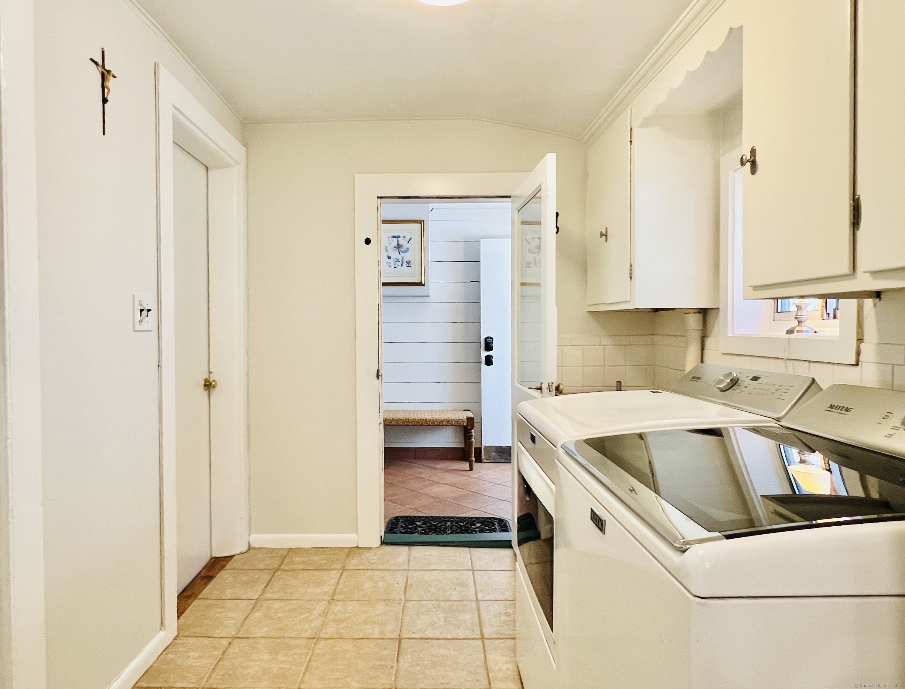 301 Haviland Road Stamford, CT 06903 - Photo 7 of 34 a kitchen that has a sink and a stove