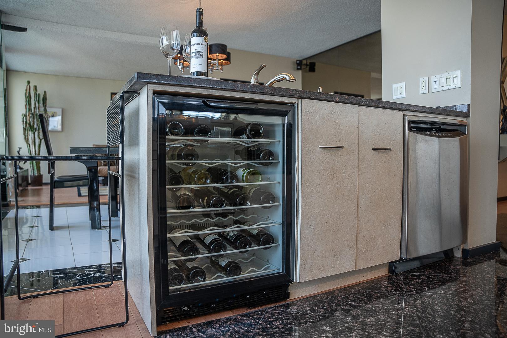 210 Locust Street, Unit 14AHW Philadelphia, PA 19106 - Photo 18 of 65