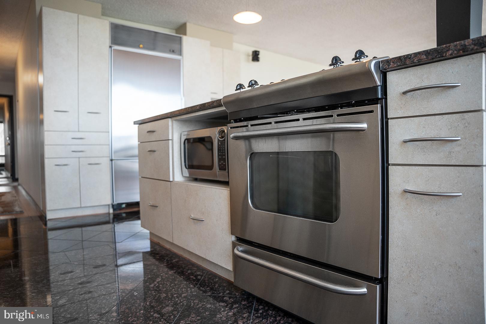 210 Locust Street, Unit 14AHW Philadelphia, PA 19106 - Photo 24 of 65