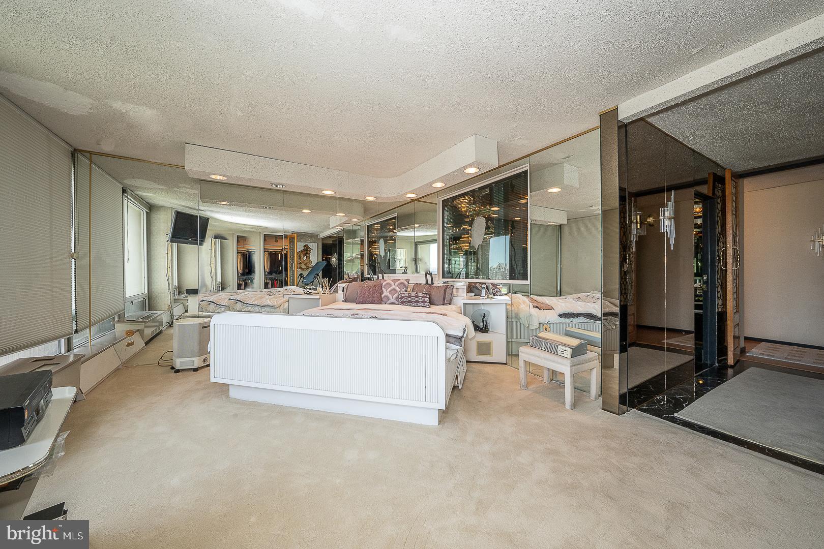 210 Locust Street, Unit 14AHW Philadelphia, PA 19106 - Photo 43 of 65