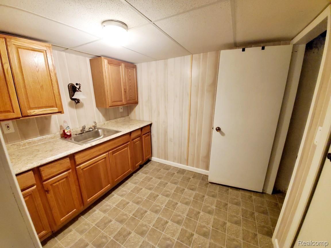 13380 Manchester Road Southgate, MI 48195 - Photo 13 of 17 downstairs kitchenette.jpg