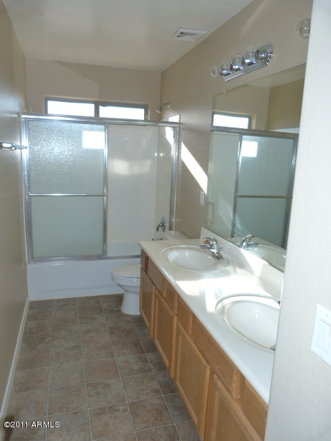 2506 South Martingale Road Gilbert, AZ 85295 - Photo 9 of 14 Bath 2