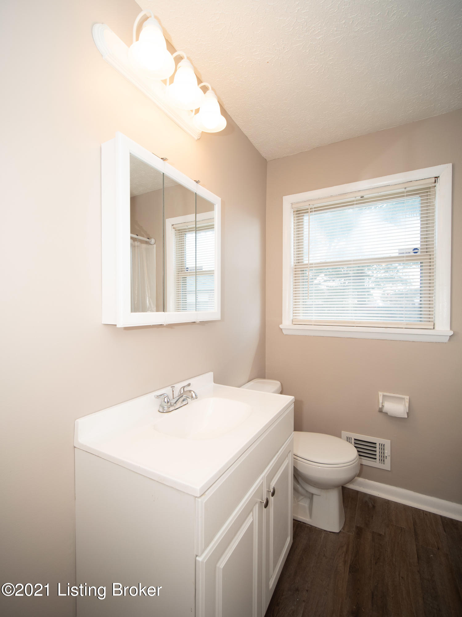 11007 Deering Road Louisville, KY 40272 - Photo 19 of 42 11007 Deering Road (11 of 50)