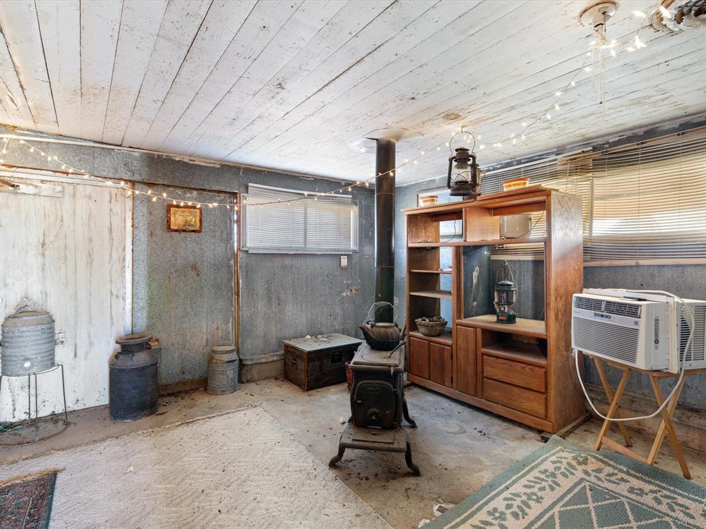 117 County Road 2646 Decatur, TX 76234 - Photo 28 of 39 a living room with furniture a dining table and chairs