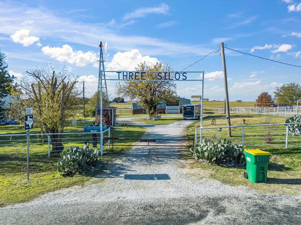 117 County Road 2646 Decatur, TX 76234 - Photo 3 of 39 a view of a big yard
