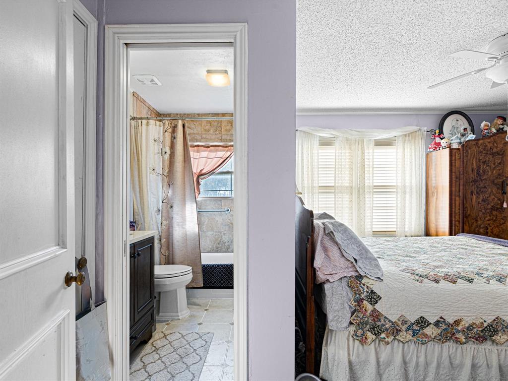 117 County Road 2646 Decatur, TX 76234 - Photo 9 of 39 a view of a bedroom from a hallway