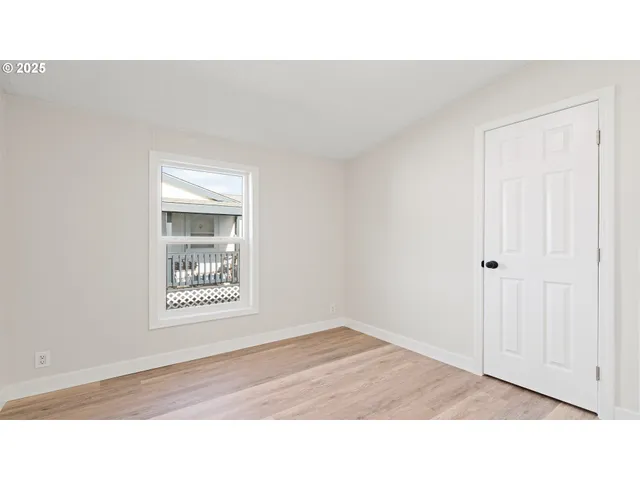 a black and white photo of a living room
