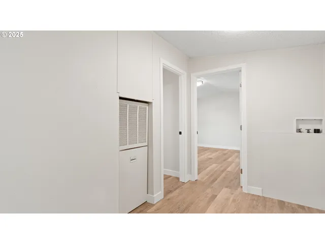 a black and white photo of a room