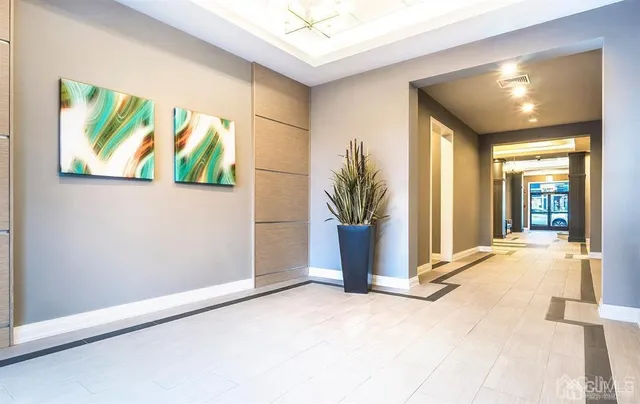 $2,797 | 125 West Main Street, Unit 428, Somerville, NJ 08876